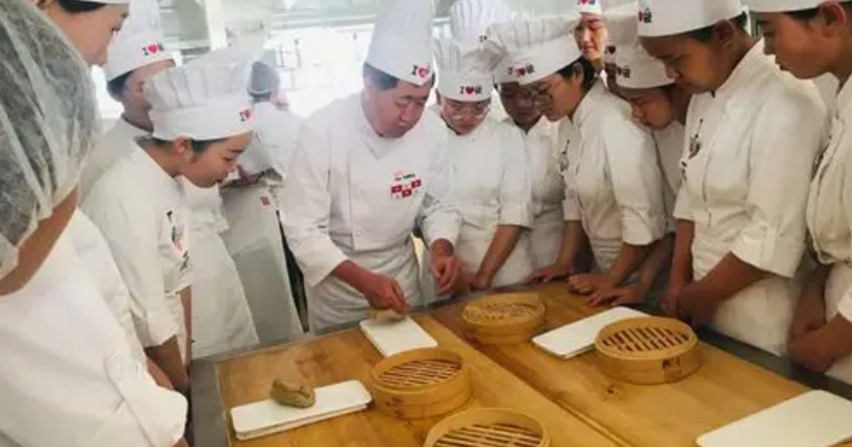 西贝10万卖管理课：餐饮巨头开始收割同行认知税