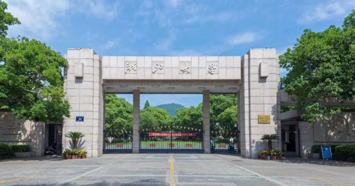 浙大100%覆盖式“求是鹰”商标网罗:最高学府跨界防卫“阿玛尼”,品牌主权保卫战背后的隐秘资产清洗